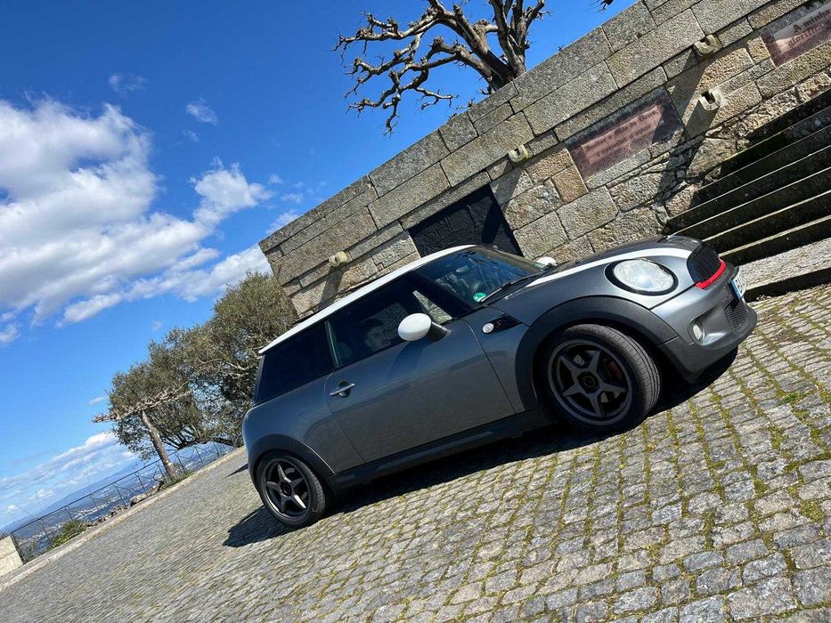 Mini Cooper S R56 com pacote Divertimento incluído