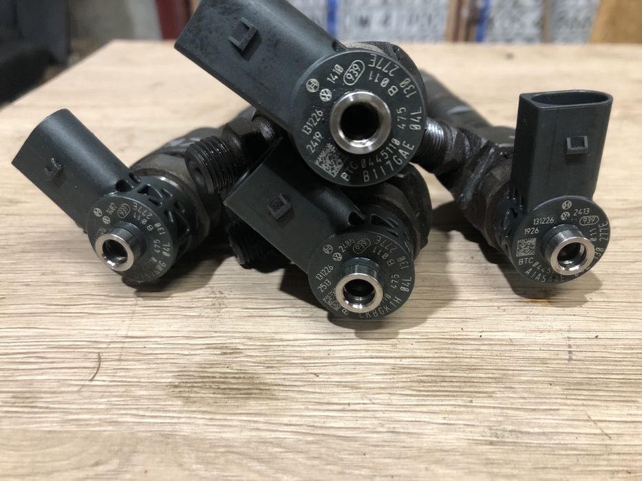Форсунки тнвд рампа 04L130277E 04L130277AK Шкода Октавія А7