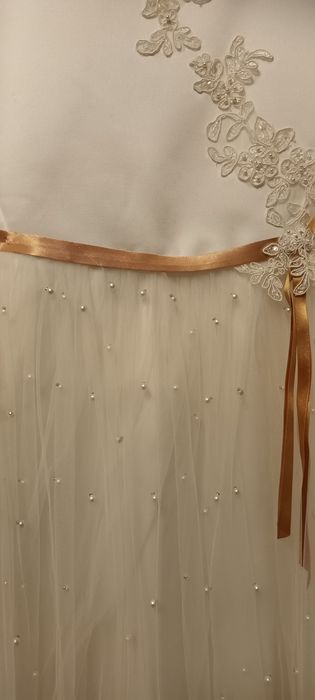 Suknia ślubna lub pokomunijna