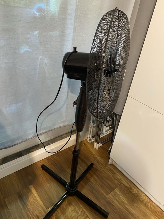 Wiatrak stojacy czarny