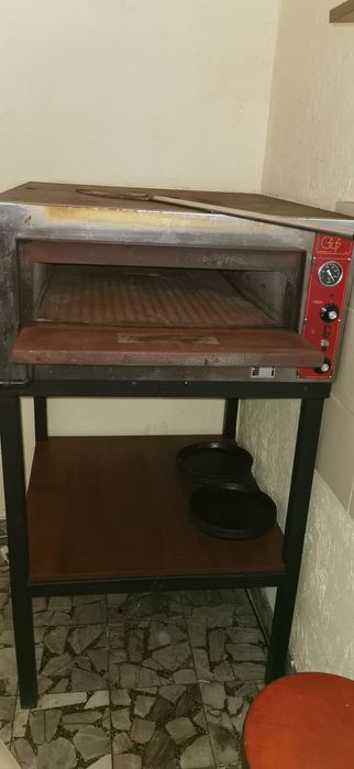 Piec do pizzy z podstawą