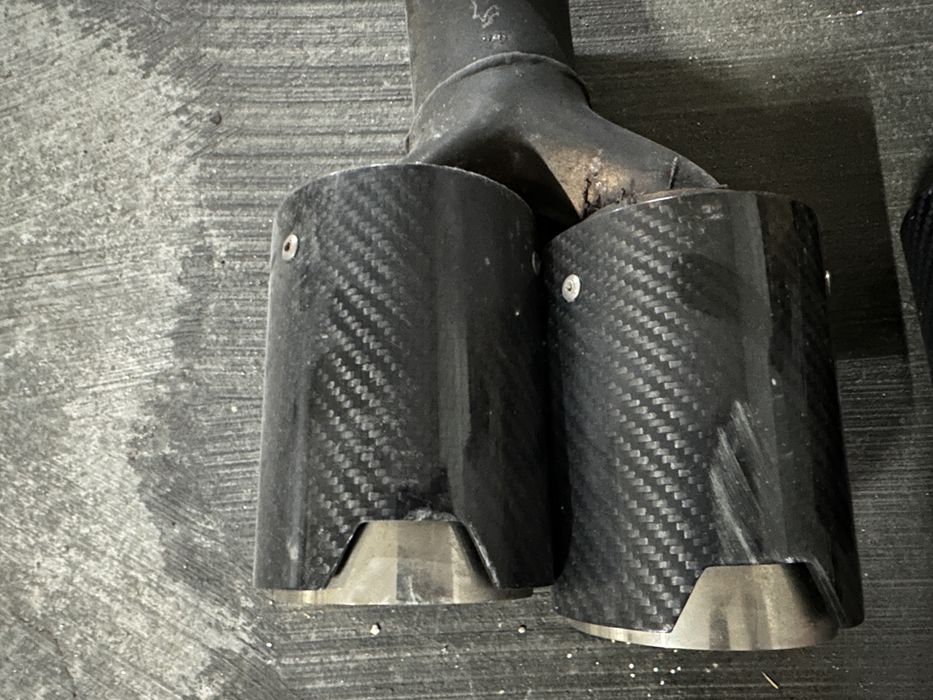 Ponteira de escape dupla