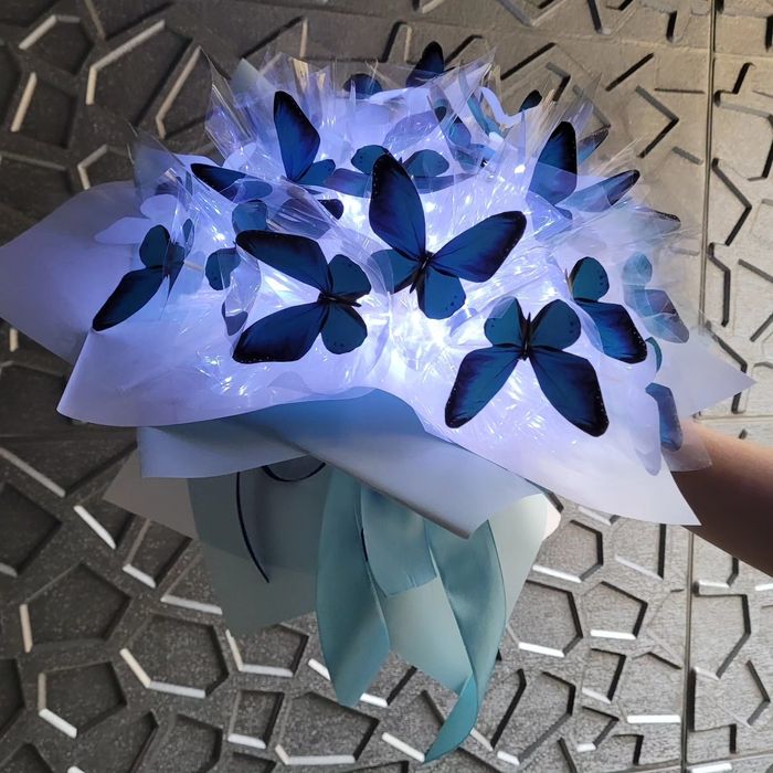 Букети з метеликів