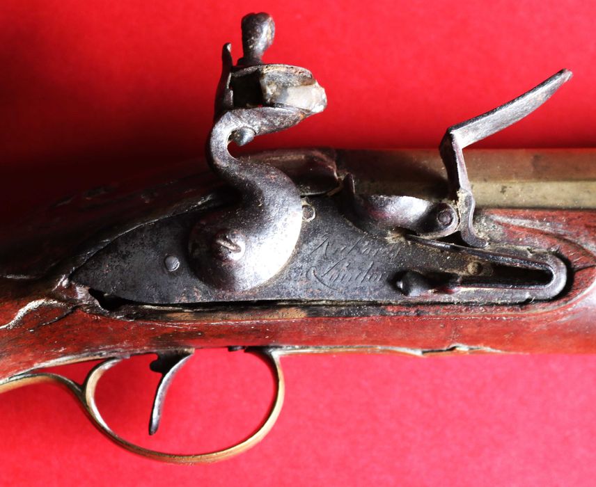 Pistola de pederneira com cano boca de sino, de RICHARDS, London, rara