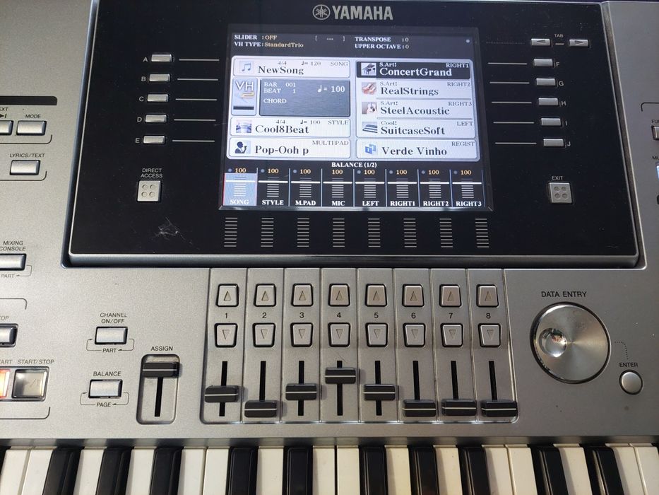 Yamaha Tyros 5, 76 teclas,sem qualquer marca de uso