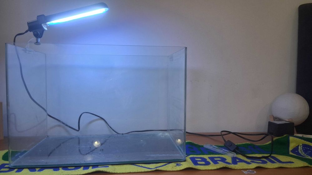 Aquário usado ,51cm x 32 cm x 32xm (50 litros)