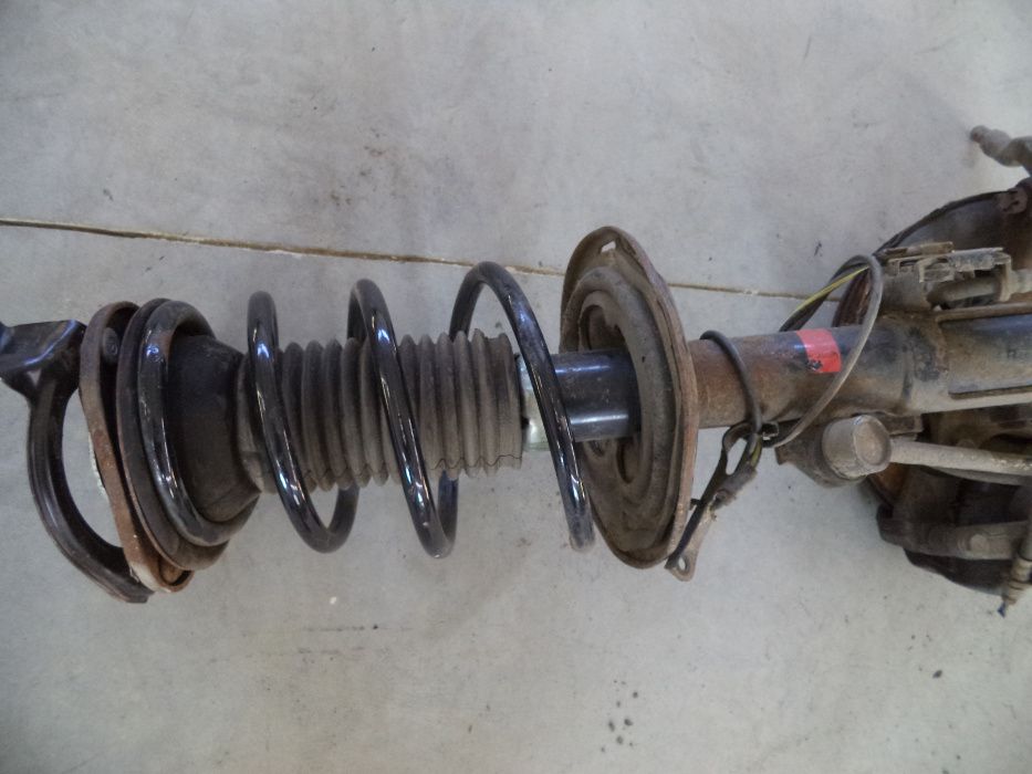 Mcpherson prawy przód Toyota Verso 1.6 09-18r