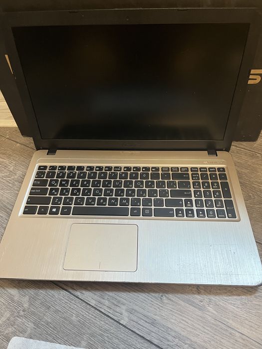 Продам ноутбук asus присутній торг