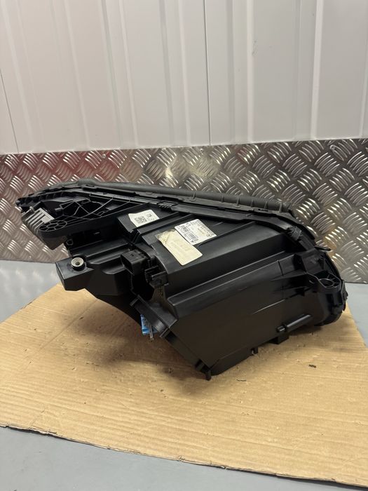 Lewa Lampa Mercedes W205 Led Intelligent light system ILS USA