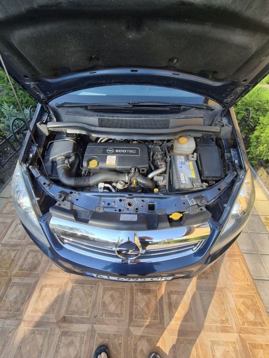 OPEL ZAFIRA 2011 року