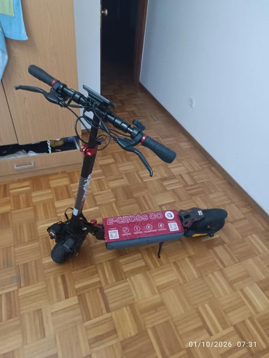 Tratonete scooter E-Cross GO