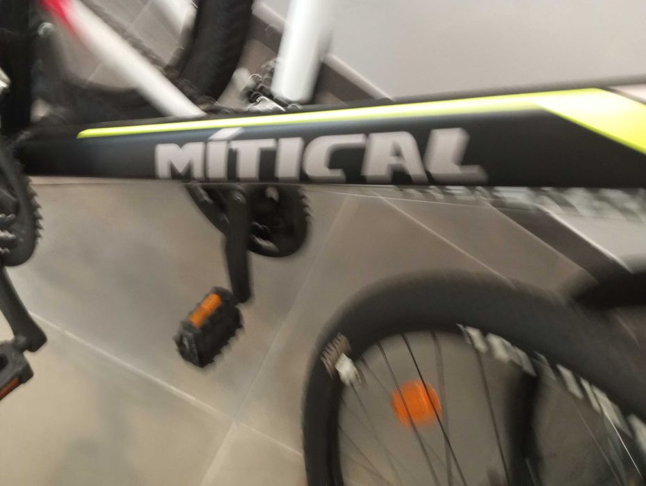 Vende-se bicicletas  175€ branca 200€ preta e verde