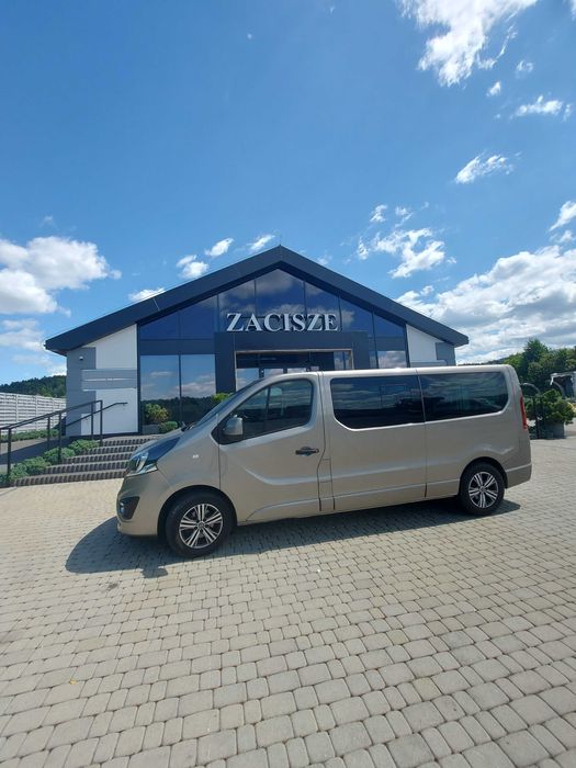 Bus z kierowca transport przewóz osób lotnisko wesela rozwożenie gości
