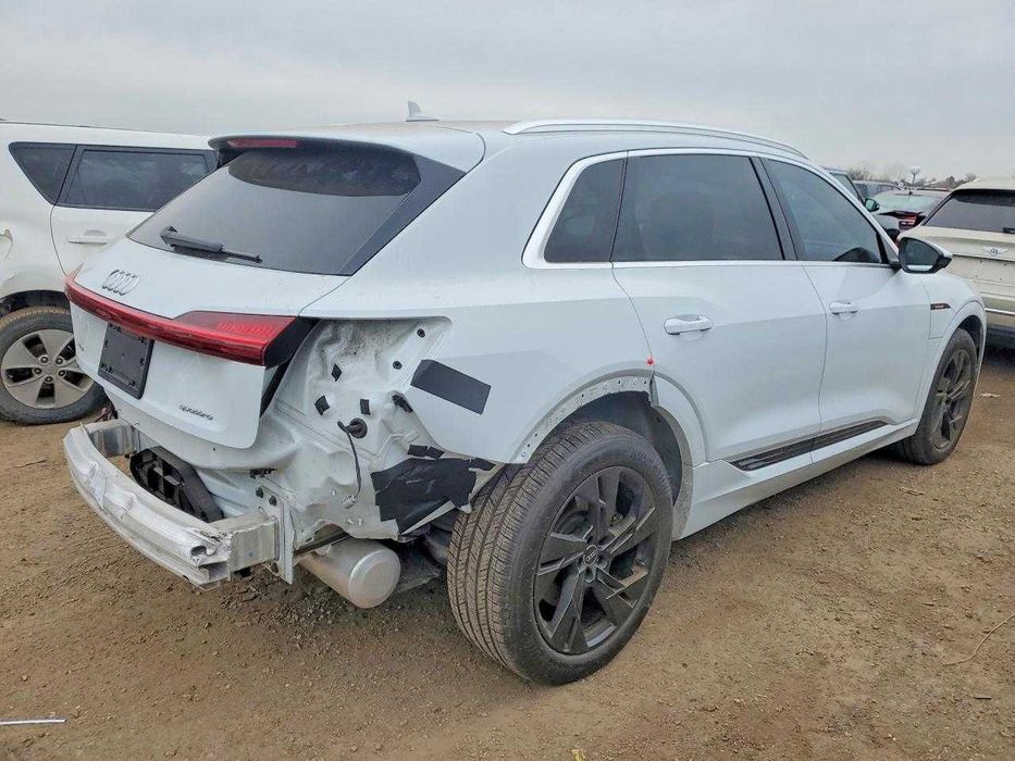 Audi E-tron Premium Plus 2022 *