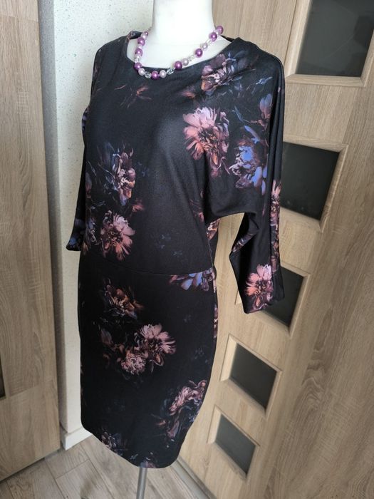 Sukienka firmy Top Secret w kwiaty w rozm 40/42 zapraszam