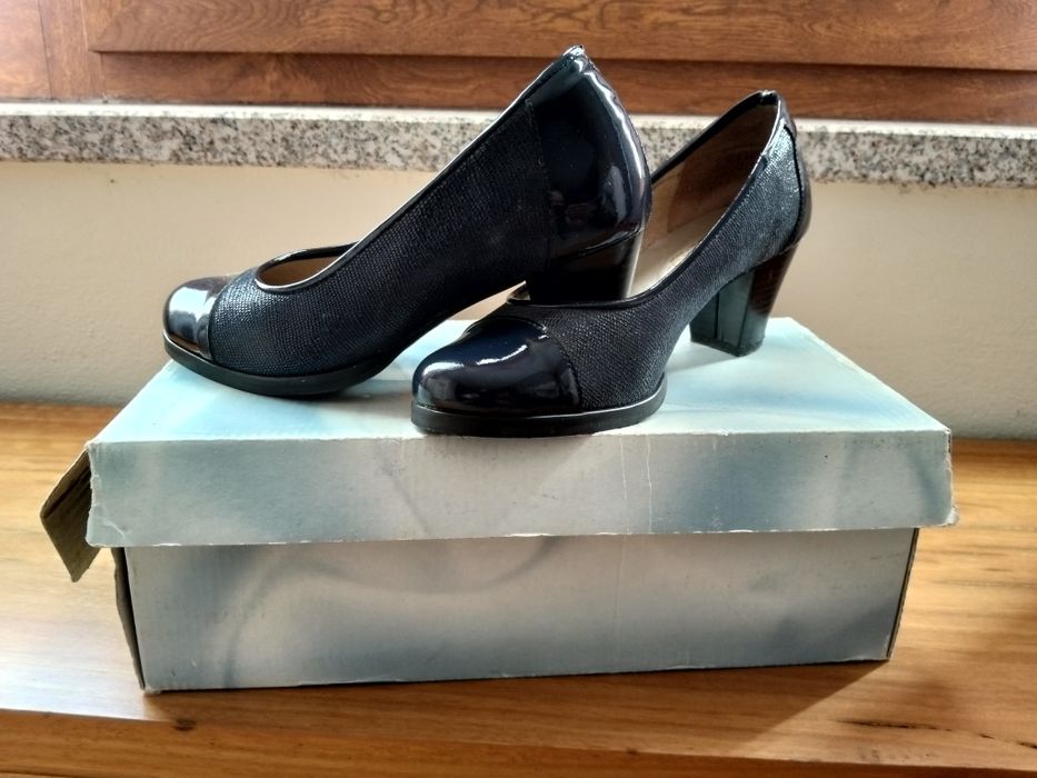 Sapatos fechados 34