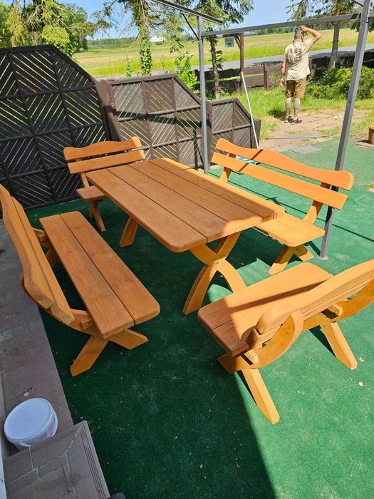 Meble ogrodowe z litego drewna