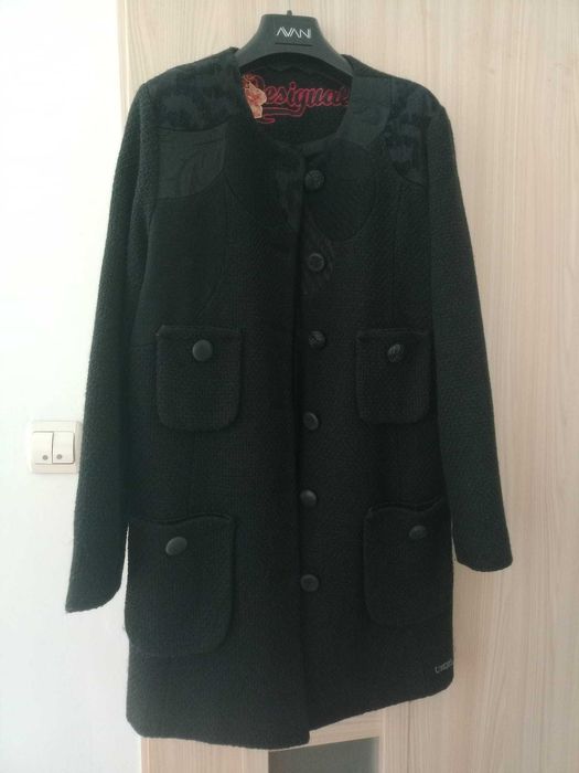 Czarny klasyczny płaszczyk DESIGUAL