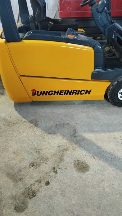 Empilhador eléctrico Jungheinrich EFG-DF16L de 1600 kg (2555)