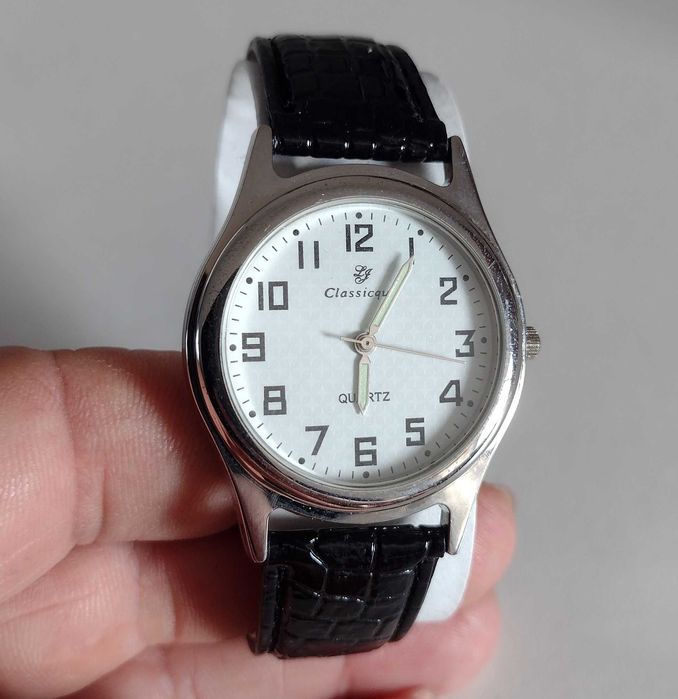 Пара часов Geneva в оригинальной упаковке.