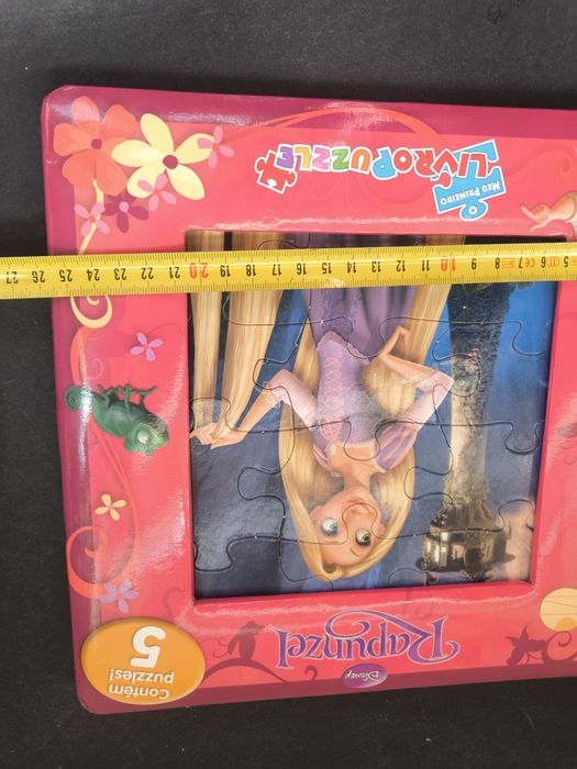 Livro Rapunzel livro Puzzle 
Sabes onde colocar as peças do puzzle? 
J