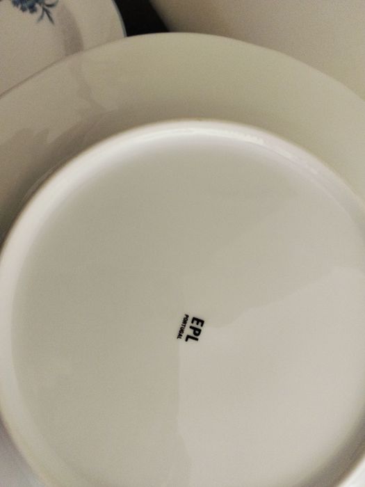 6 pratos rasos e 6 pratos de sopa com flores azuis