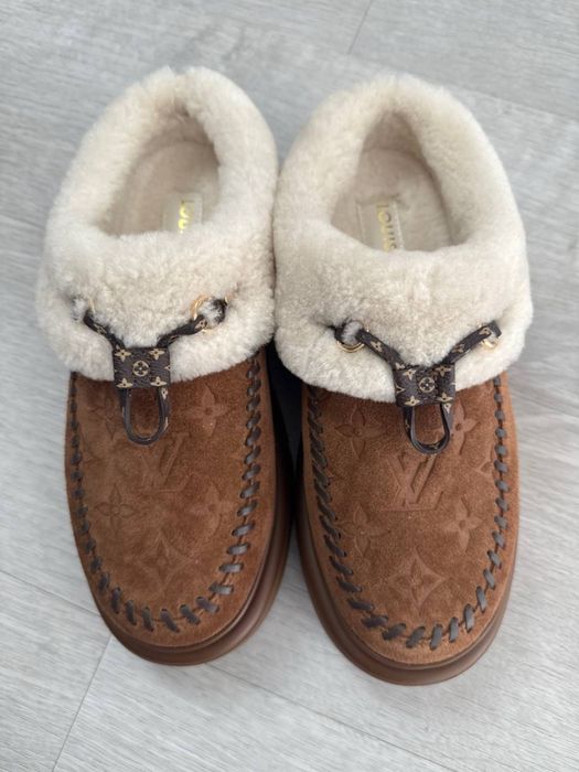 Замшевые мюли Louis Vuitton