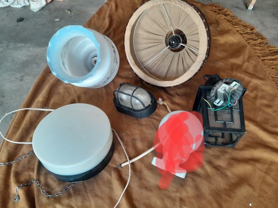 Candeeiro mais globos usados de parede e tetos.