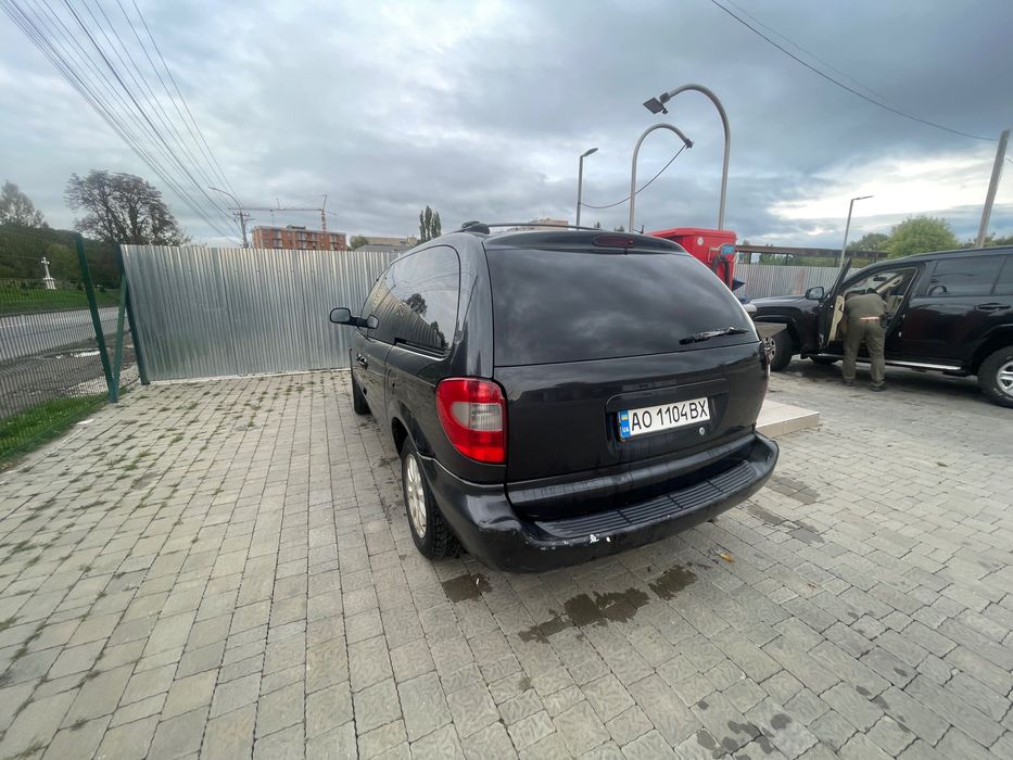 Автомобіль Chrysler Voyager