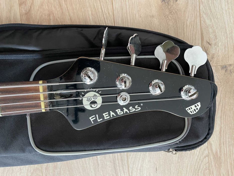 Fleabass Model 32 czarno-biały