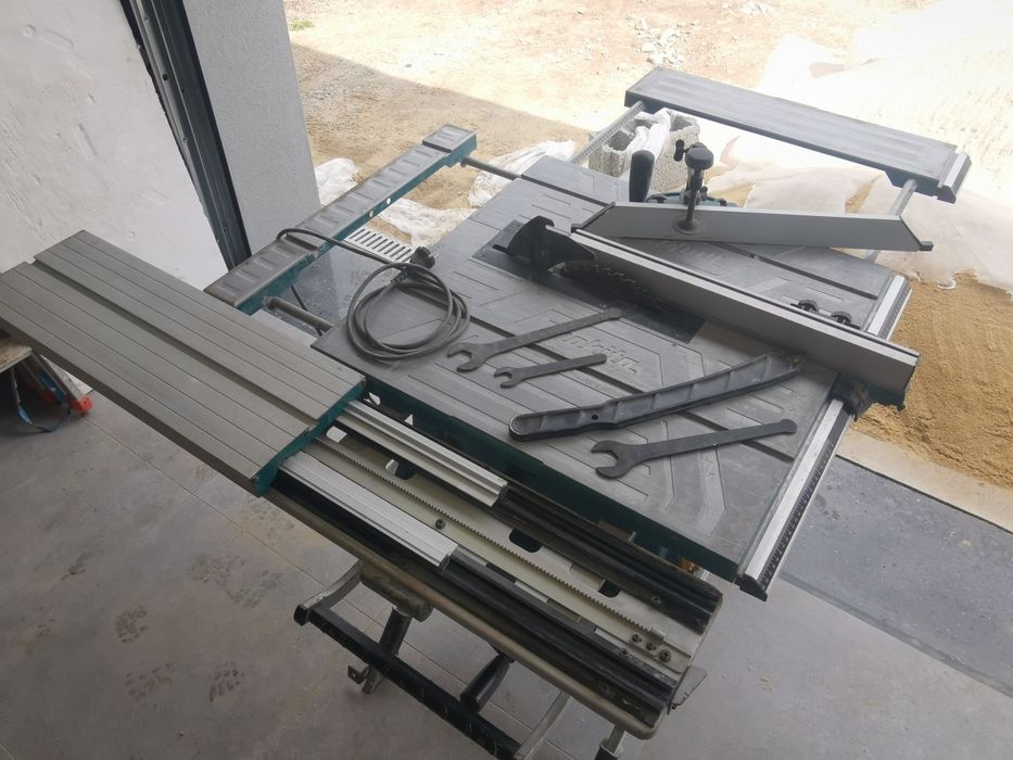 Serra de mesa Makita MLT 100