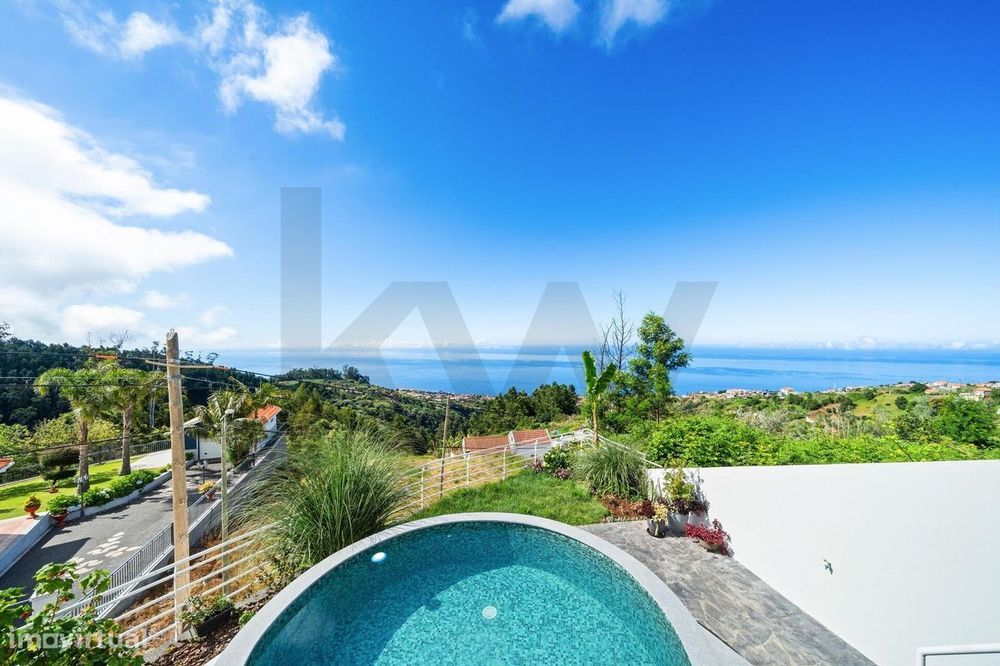 Moradia T3 com Piscina, Jardim e Vista Desafogada nos Canhas