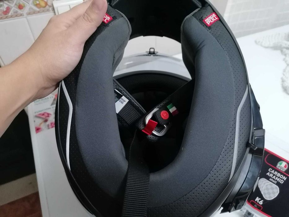 Capacete AGV com Auricular Bluetooth + Viseira Extra para o Sol - Novo