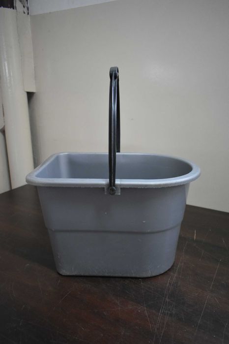 Plastikowy kubeł / wiadro na wodę