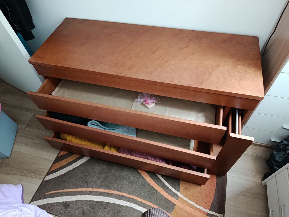 Comoda madeira pura como nova