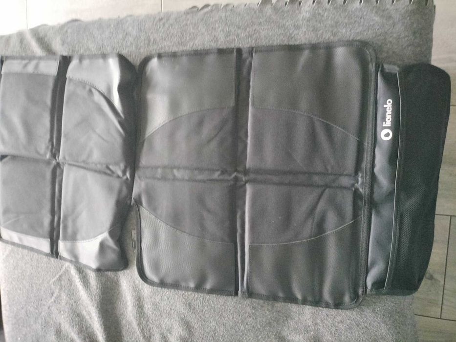 Ochraniacz pod fotelik Lionelo