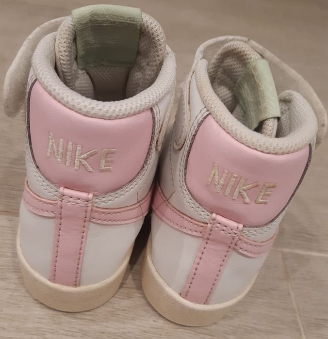 Buty sportowe dziewczęce r. 28