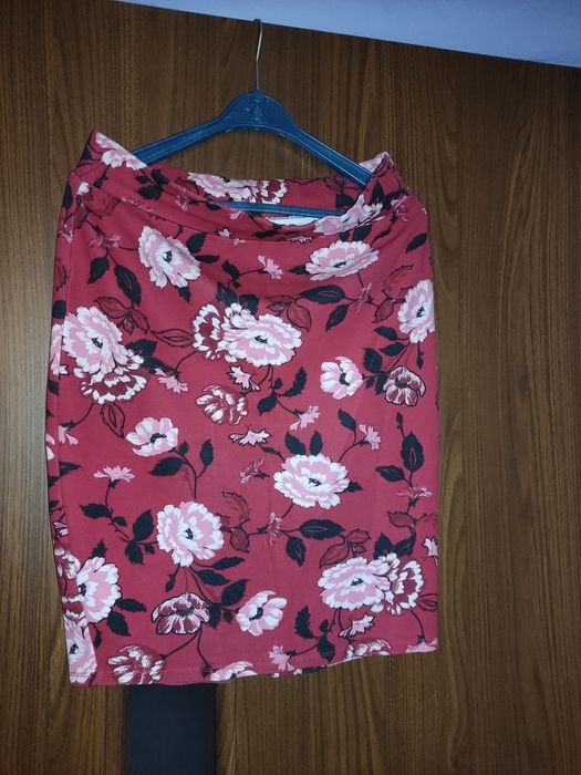 Spódniczka w kwiaty r 40 L