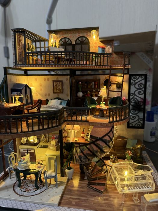 Мініатюрний дім (3поверхи)