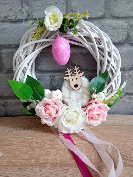 Wianek wielkanocny na drzwi