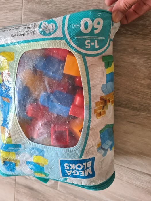 Vários brinquedos didáticos