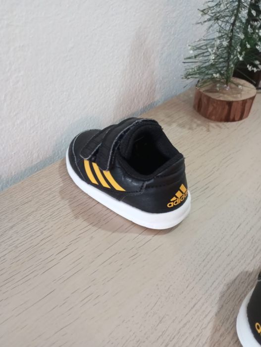 Ténis Adidas Tamanho 21