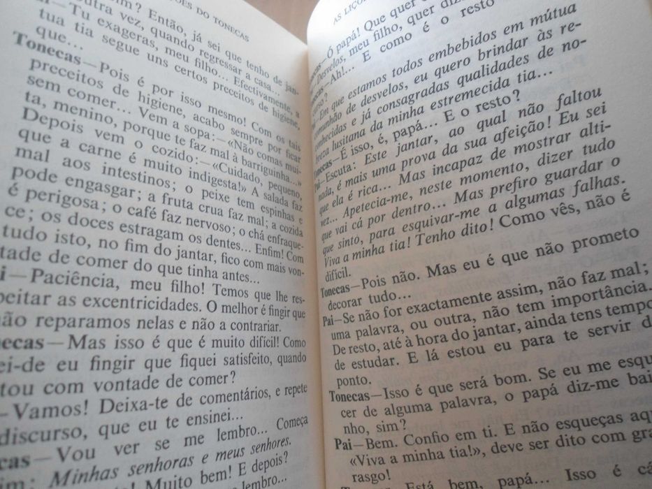 As Lições do Tonecas por José de Oliveira Cosme