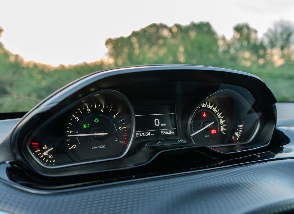 Peugeot 208 1.2 Allure – Económico, Bem Equipado e Estimado (2019)