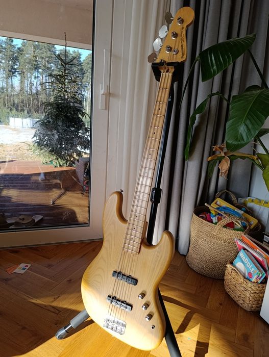Fernandez Jazz Bass Japan! Limited Edition, custom body