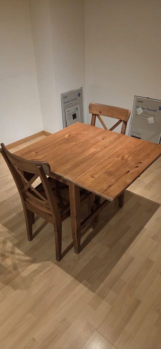 Conjunto mesa + 2 cadeiras - madeira maciça IKEA