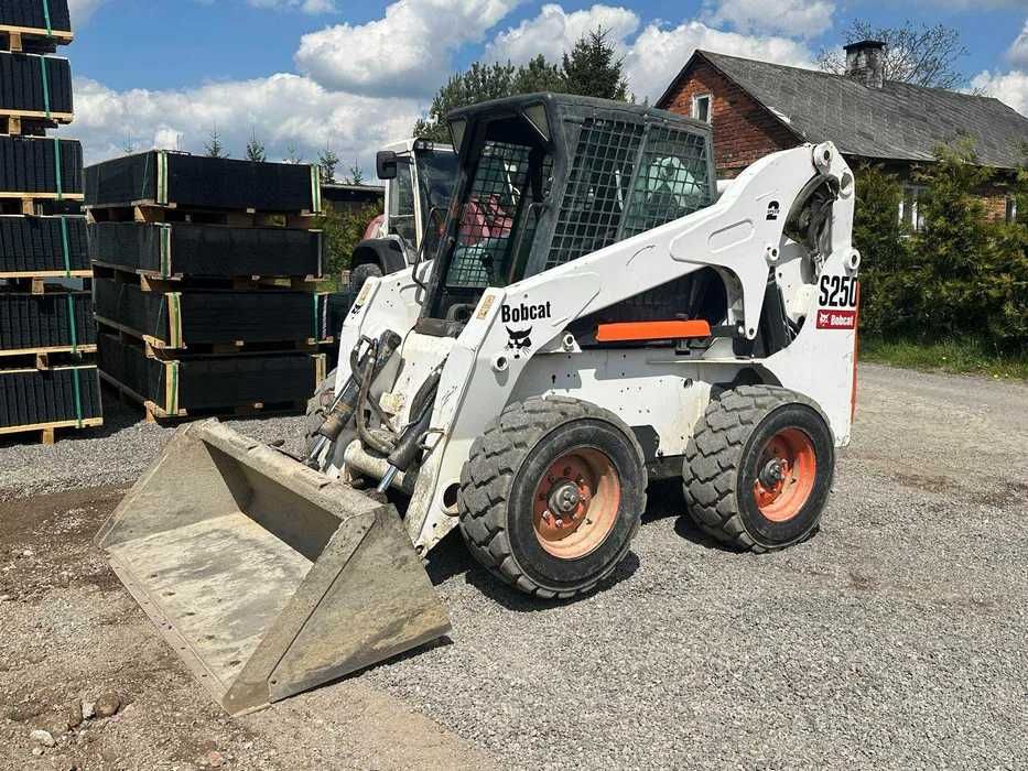 Wynajem maszyn. Ładowarka Bobcat , minikoparka koparka bez operatora