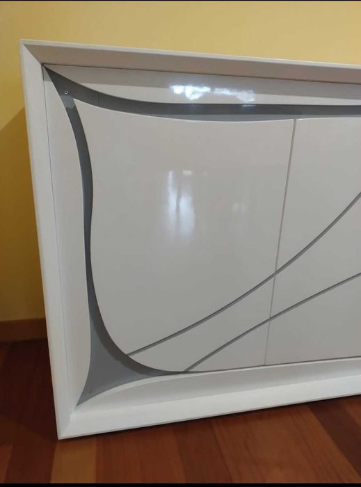 Aparador madeira lacado branco com pormenor cinza