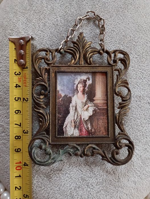 Картина в бронзовой рамке