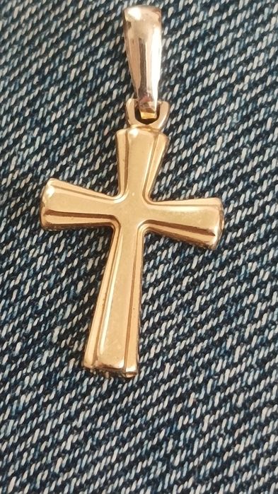 Золотой крестик essemme.750 проба.